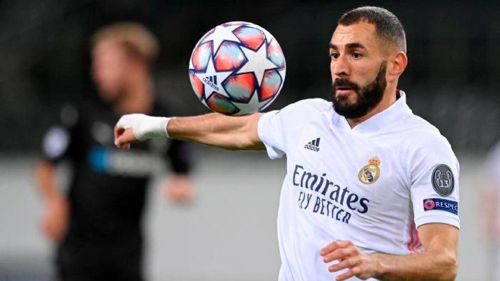 Karim Benzema durante un partido con Real Madrid