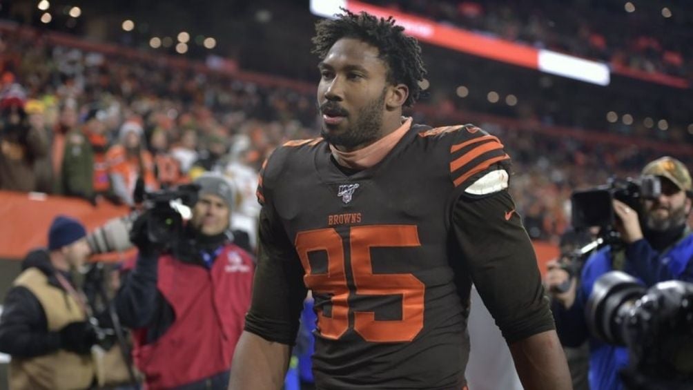 Myles Garrett en un partido con Cleveland