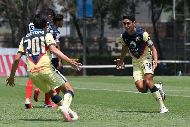 Naveda celebra un gol con América Sub 20