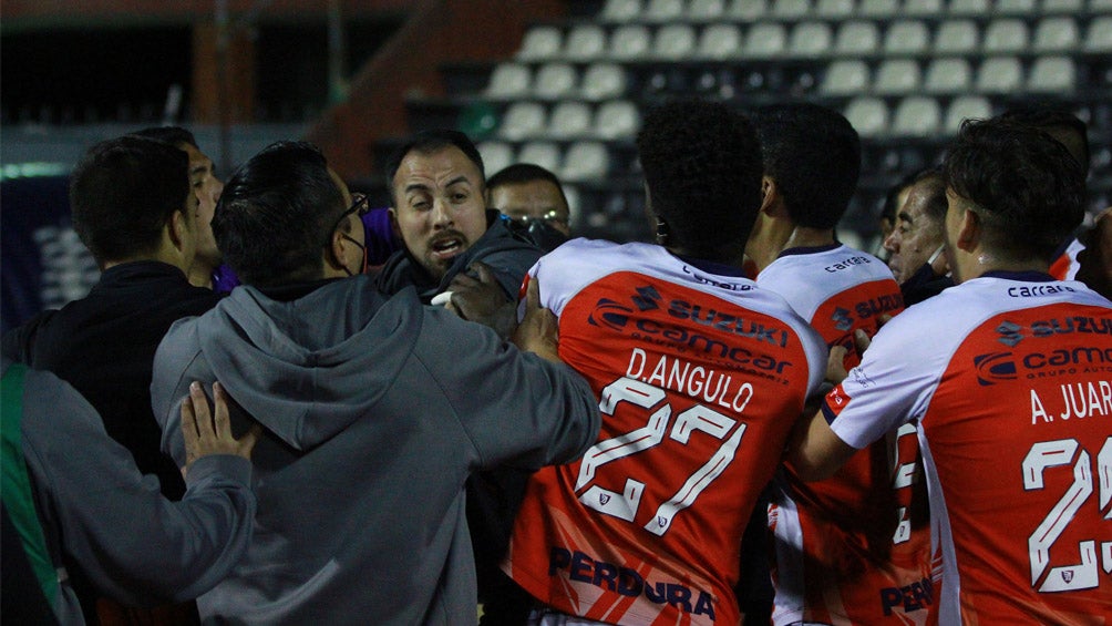 Mineros de Zacatecas y Tepatitlán FC se enfrascan en una pelea