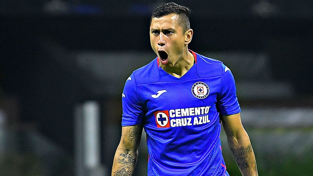 Domínguez, durante un partido de Cruz Azul