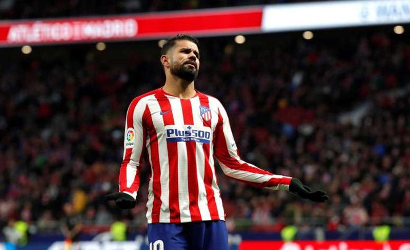 Diego Costa durante un duelo con el Atlético de Madrid 