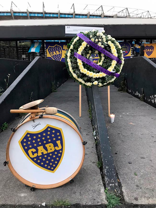 Corona fúnebre para el Diego