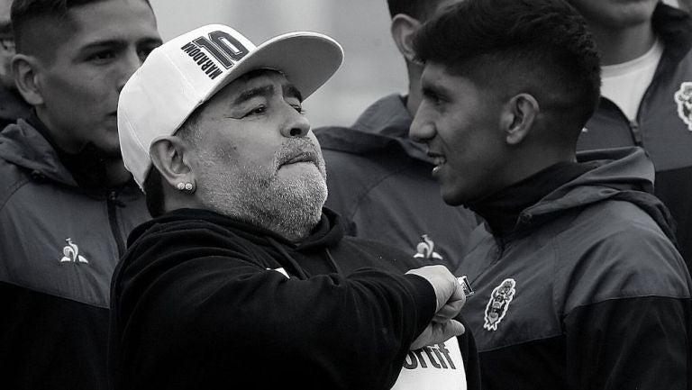 Maradona se muestra feliz y orgulloso