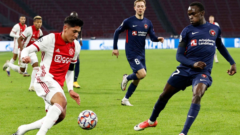  Edson Álvarez en el duelo de Champions League 