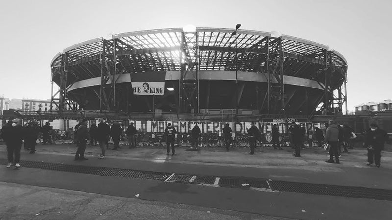 Así luce San Paolo con una bandera de Maradona 