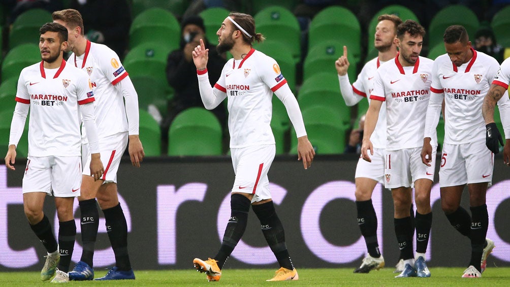 Jugadores del Sevilla durante un duelo de Champions 