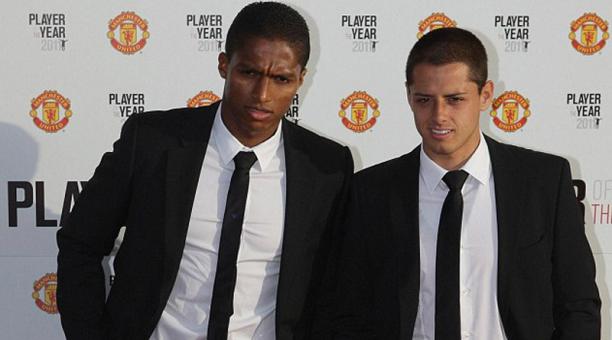 Javier Hernández junto a Antonio Valencia