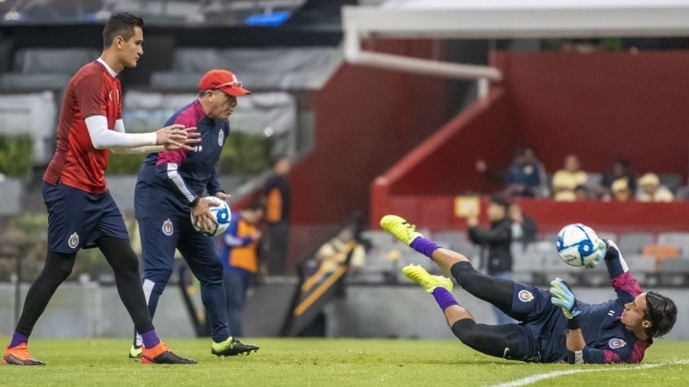 Toño Rodríguez y Raúl Gudiño previo a un partido 