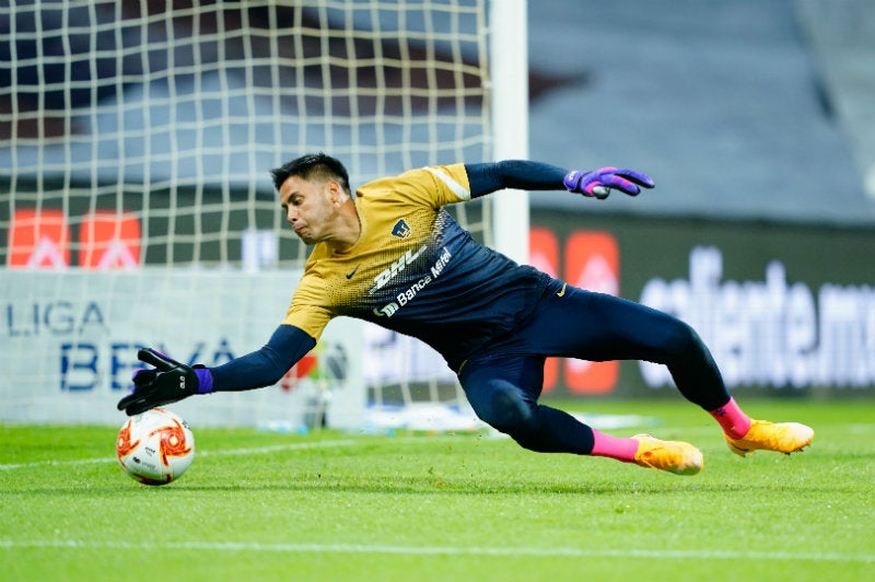 Alfredo Talavera en calentamiento