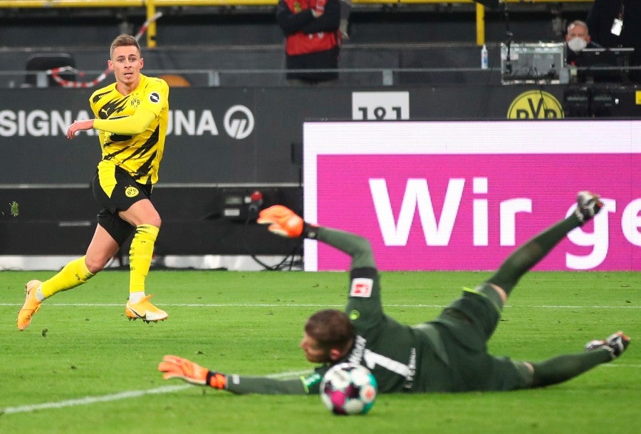 Thorgan Hazard consiguiendo el primer gol a favor del Borussia