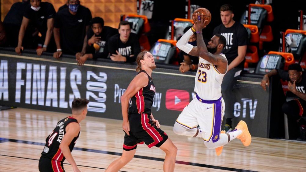 LeBron James en un partido con los Lakers de Los Ángeles