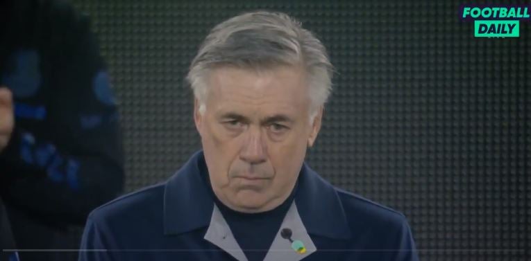 Ancelotti en el juego ante Leeds 