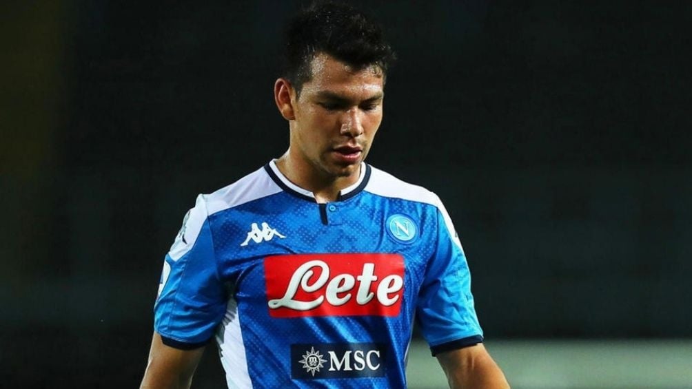 Hirving Lozano en partido con el Napoli