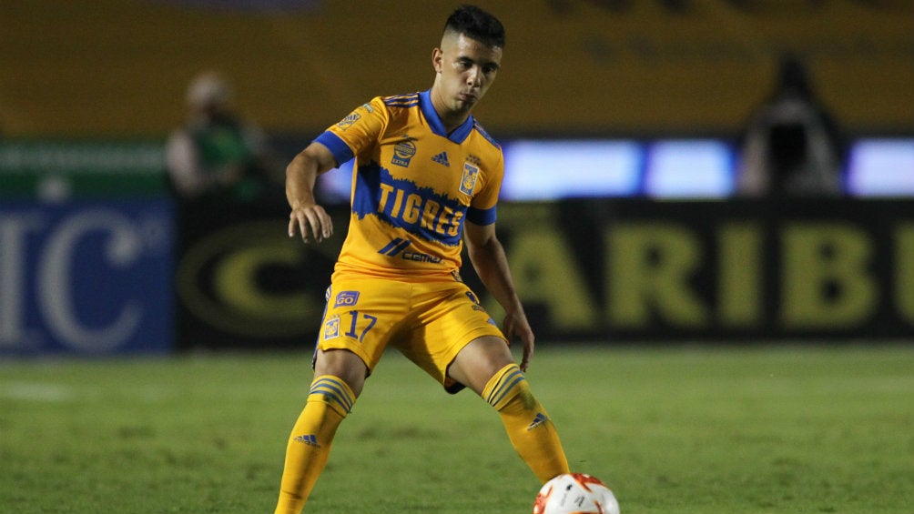 Leo Fernández en partido con Tigres