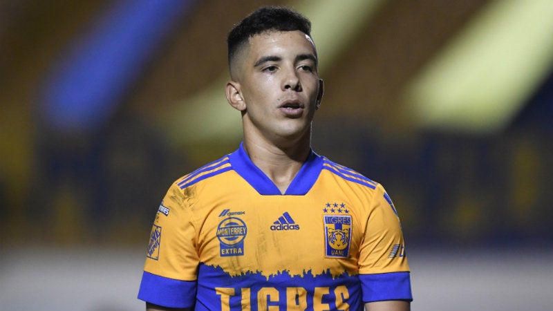 Leo Fernández en partido con Tigres