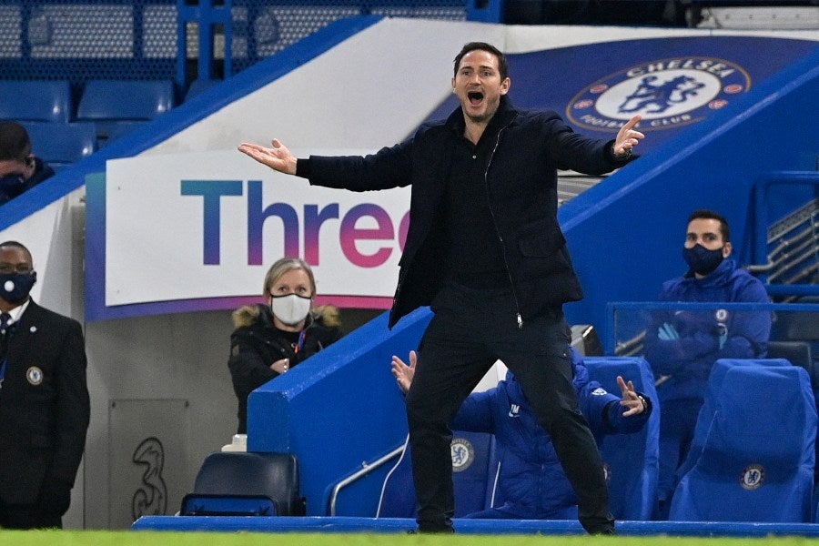 Frank Lampard molesto en el partido ante el Tottenham