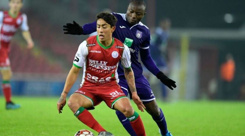 Omar Govea durante un partido con el Zulte Waregem