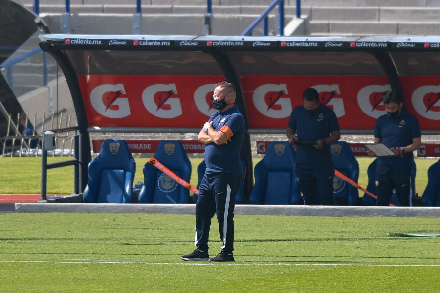 Raúl Alpizar acompañó a Andrés Lillini en el banquillo auriazul ante Pachuca