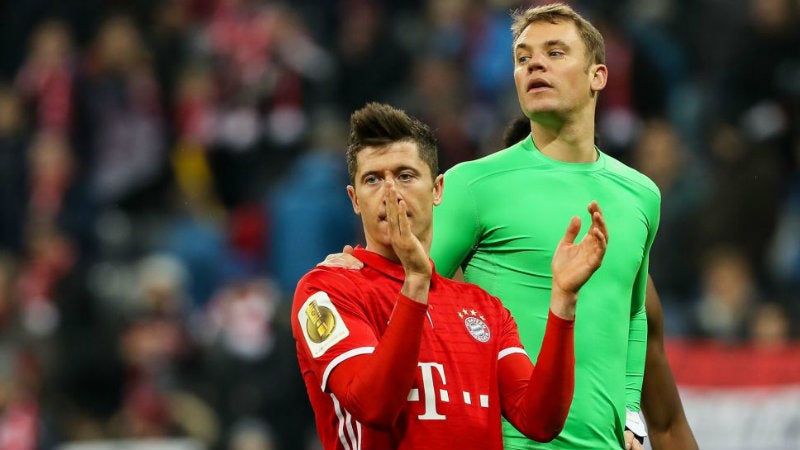  Manuel Neuer y Robert Lewandowski en partido