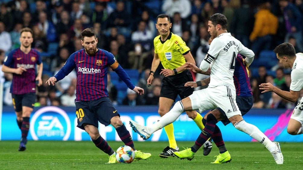 Messi y Ramos en un Clásico de España