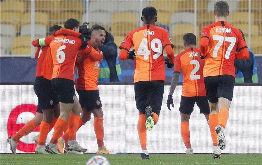 Jugadores del Shakhtar celebran gol vs Real Madrid