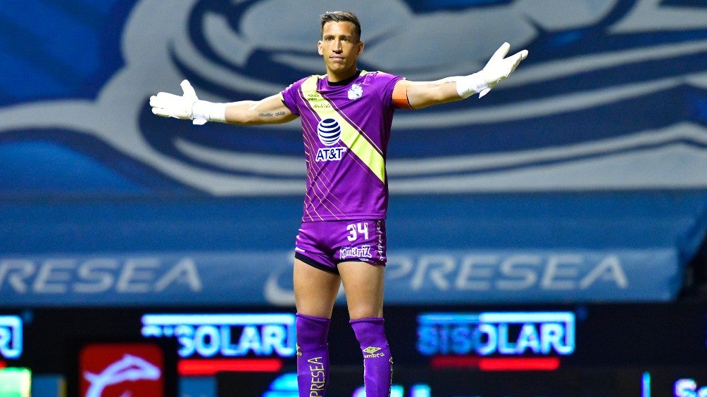 Vikonis durante un partido con Puebla