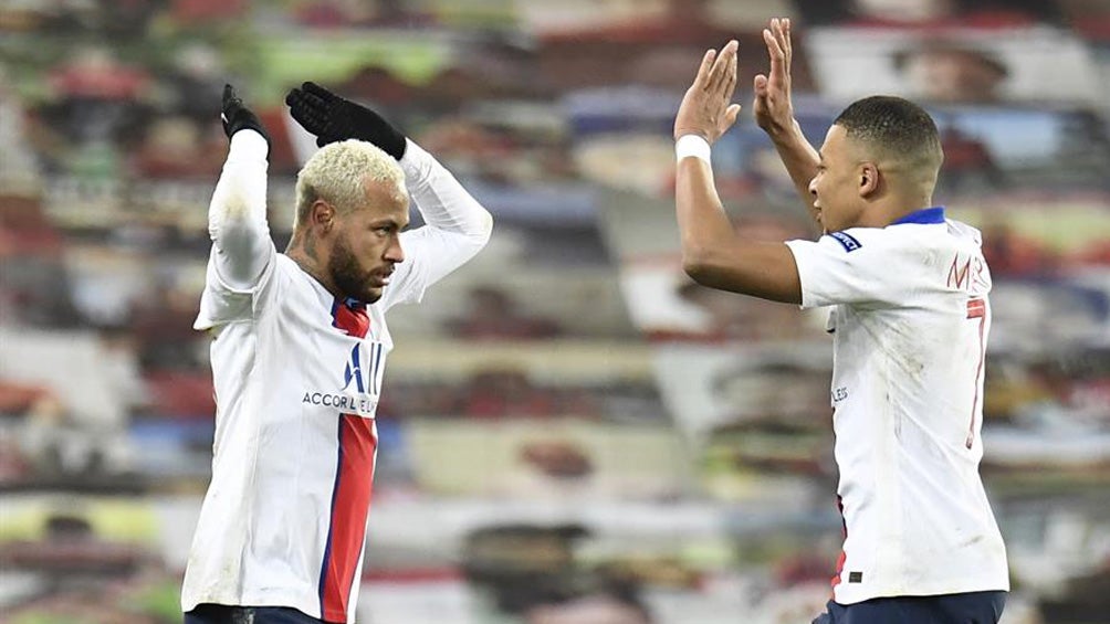 Neymar y Kylian Mbappé festejan gol del PSG