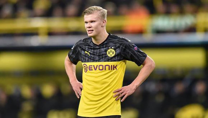 Erling Haaland durante un duelo con Borussia Dortmund