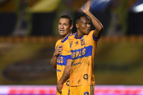 Luis Quiónes en acción con Tigres