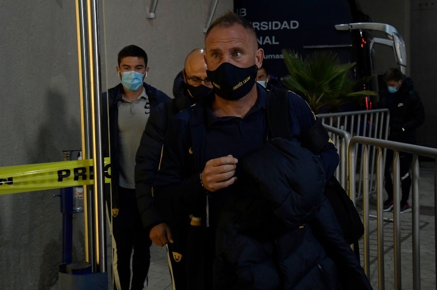 Andrés Lillini llegando al Estadio Hidalgo