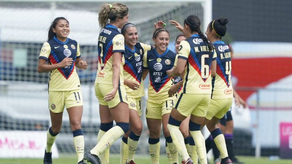 Juagdoras del América celebran gol ante Mazatlán FC