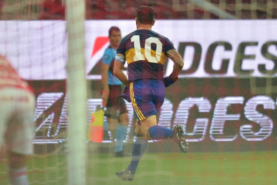 Carlos Tévez festejando su gol conseguido