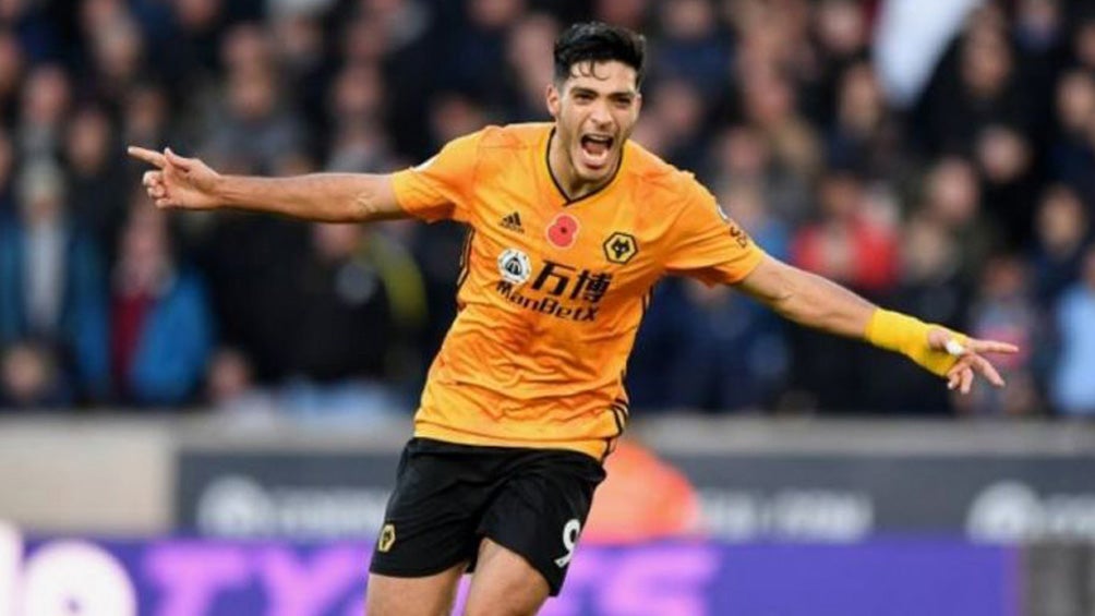 Raúl Jiménez celebrando su gol con Wolverhampton