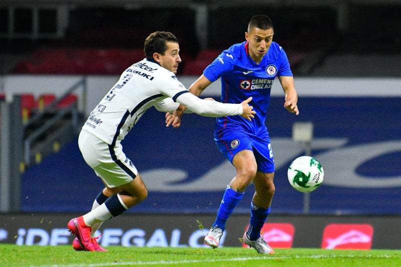 Alan Mozo en partido con Pumas