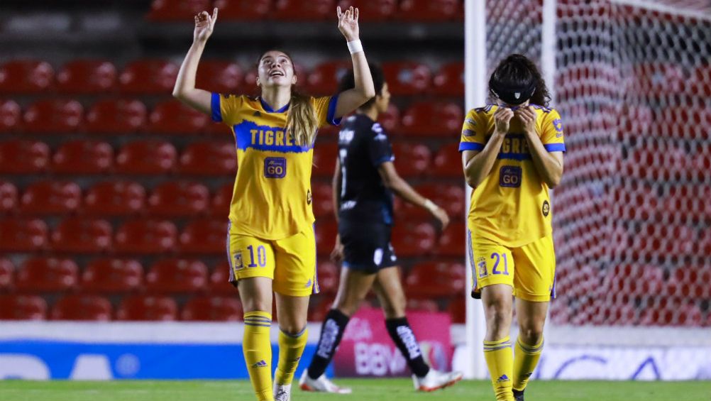 Katty Martínez en festejo contra Querétaro