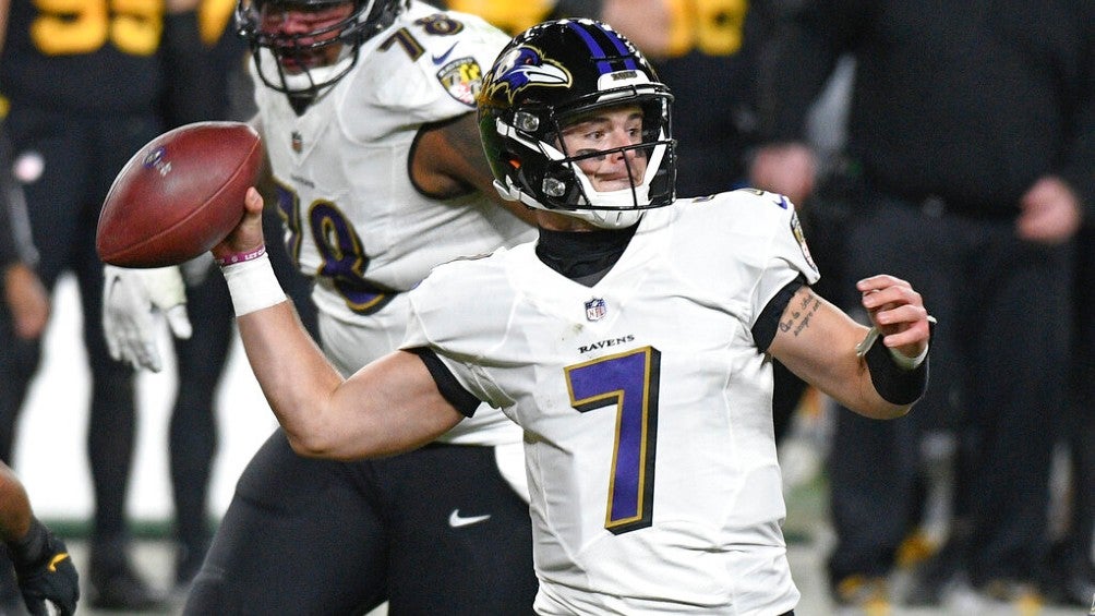 Trace McSorley durante un partido con Ravens