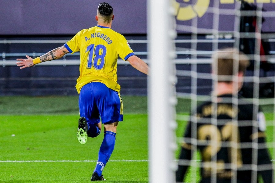 Álvaro Negredo festejando el gol sobre el Barcelona