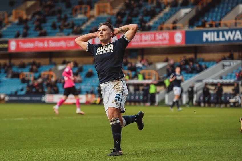 El Millwall pudo volver a jugar con público en su estadio 