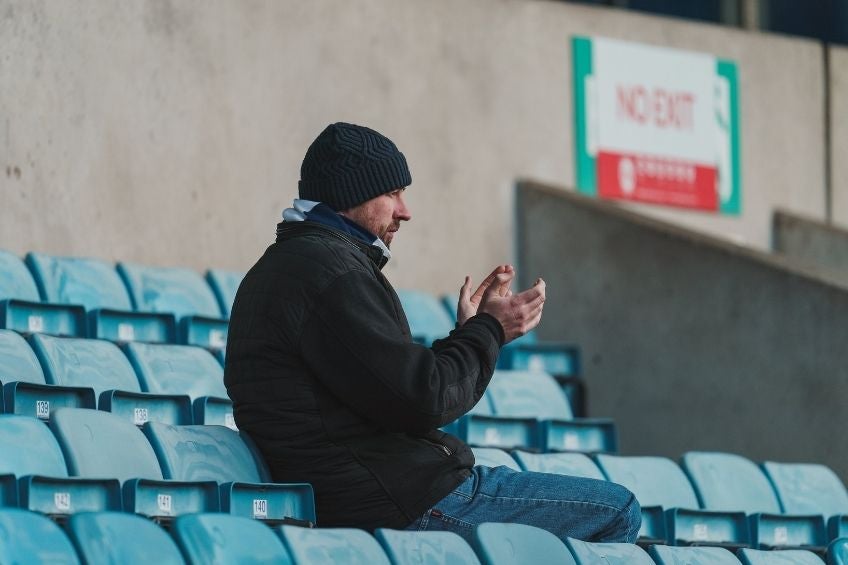 El Millwall pudo volver a jugar con público en su estadio 