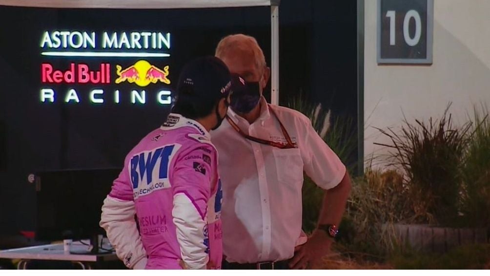 Checo Pérez hablando con Helmut Marko 