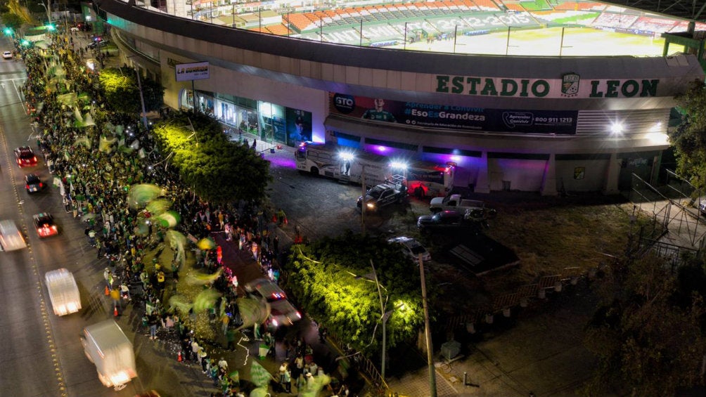 Afición de León previo a la Semifinal de Vuelta