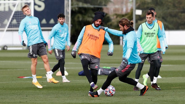 Entrenamiento de Real Madrid con Sergio Ramos a la cabeza