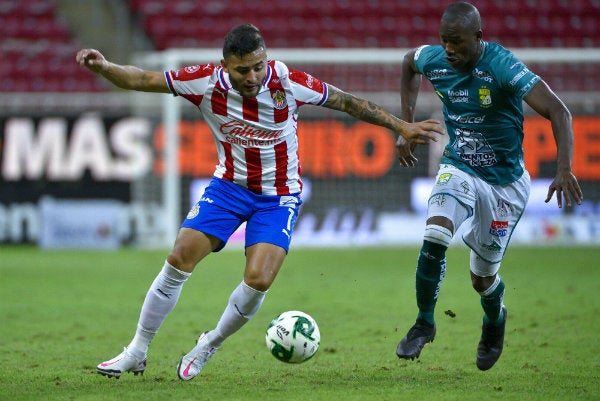 Alexis Vega en acción ante León