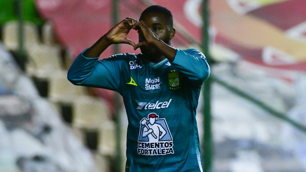 Joel Campbell en festejo de gol