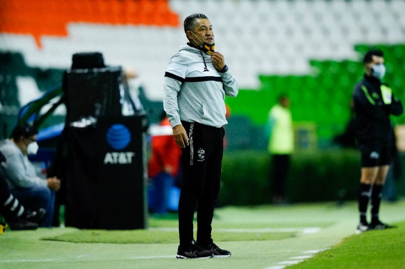 Nacho Ambríz durante un partido