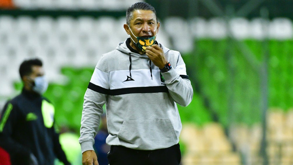 Nacho Ambriz en partido con Léon