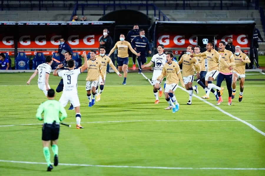 Jugadores de Pumas celebran pase a la Final