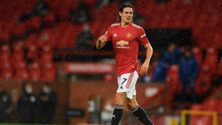 Cavani en partido con United 