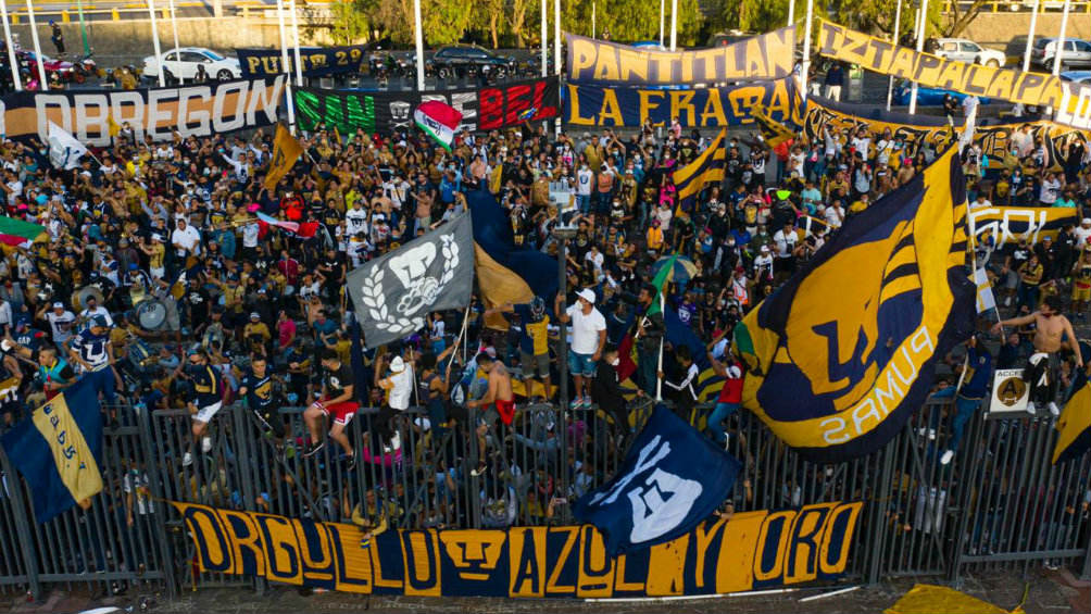 Aficion de Pumas en el Estadio Olímpico Universitario